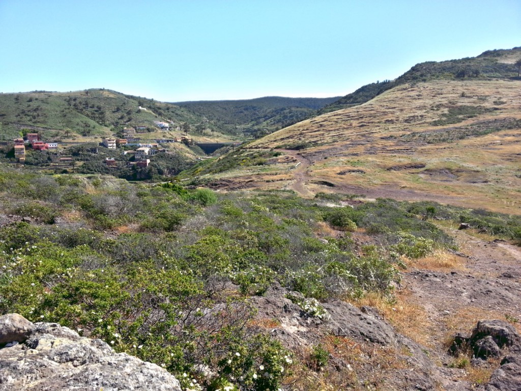 Weg zum oberen Ortsteil von Arure, Casas de Acardece
