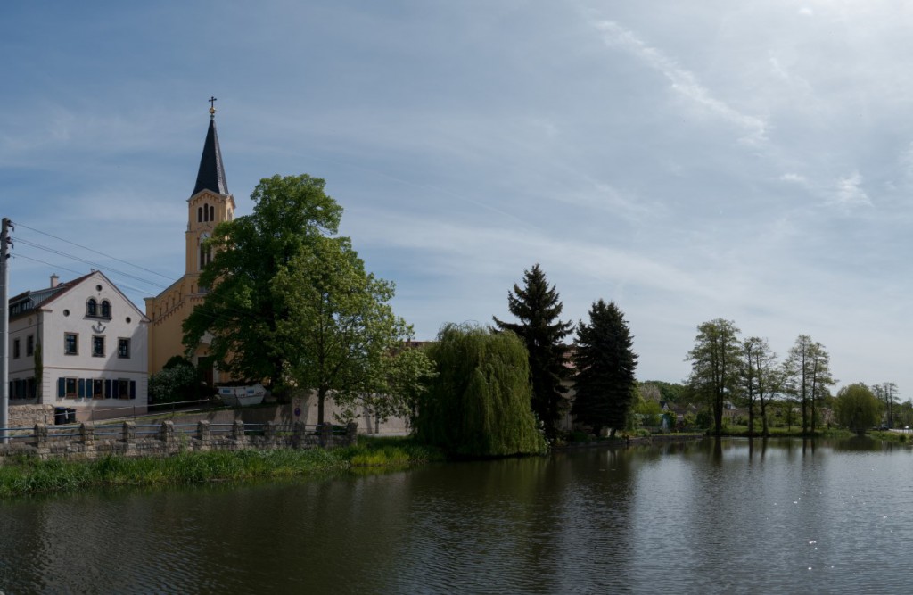 Bärnsdorfer Kirche und Dorfteich