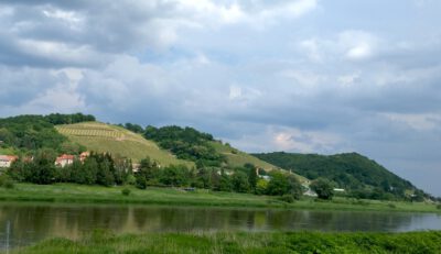 Linkselbische Täler - Siebeneichen - Blick zum Spaargebirge vom Elberadweg