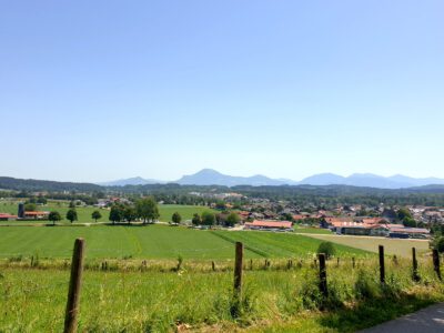 Blick über Piding ins Salzburger Land