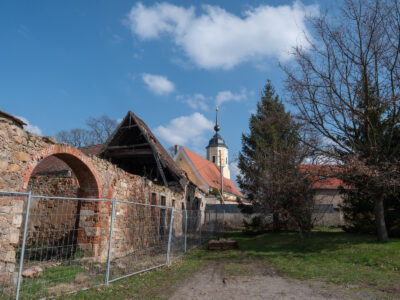 Kirche und WIrtschaftsgebäude des Schlosses Oberau
