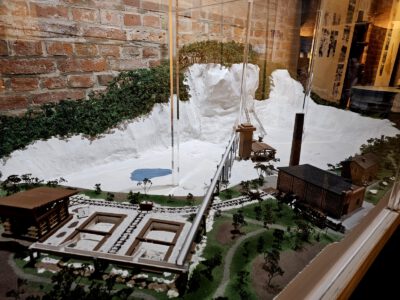 Vitrine im Kreidemuseum zur Demo des Kreideabbaus