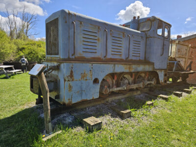 Alte Diesellok im Außengelände des Kreidemuseums