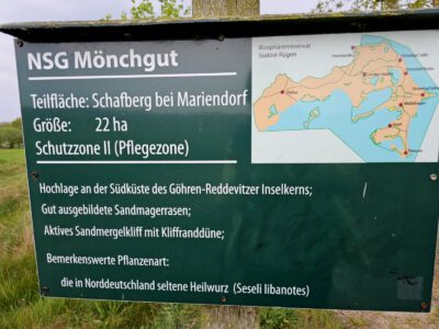 Infotafel zum NSG Mönchgut, Teilfläche Schafberg bei Mariendorf