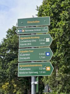 Ortsbestimmung Kirschallee – Wanderwegweiser