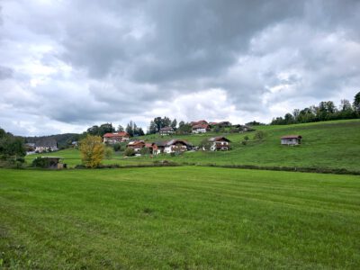 Auf dem Klosterweg in Höglwörth