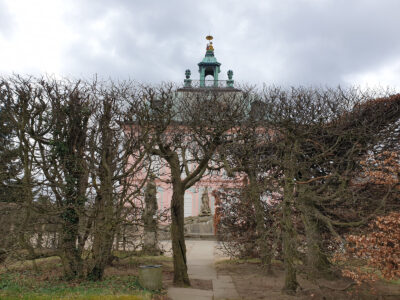 Durchblick zum Fasanenschlösschen