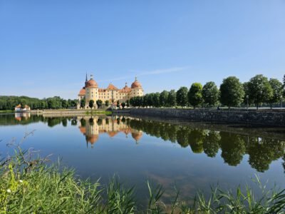Schloss Moritzburg mit Damm